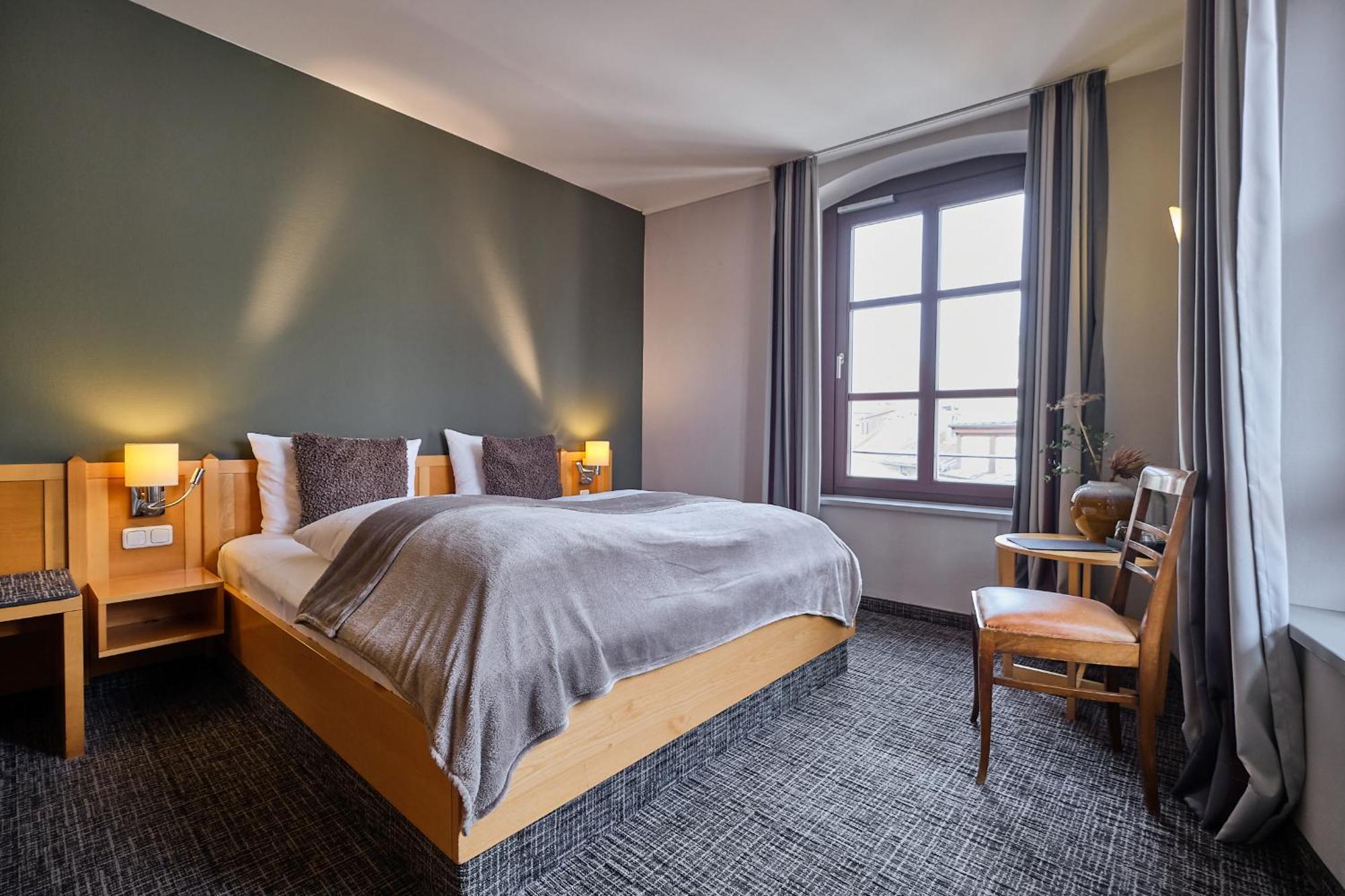 Hotel Roter Hahn Regensburg Exterior photo
