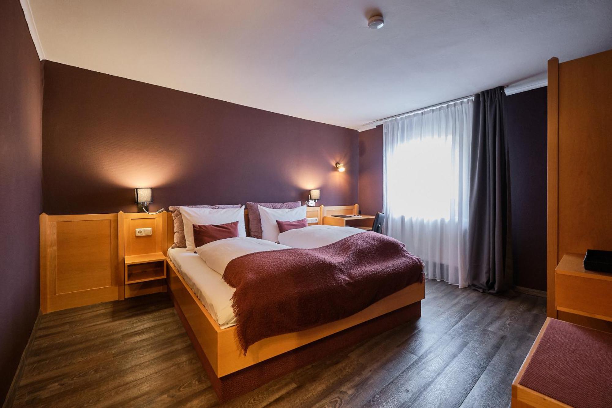 Hotel Roter Hahn Regensburg Exterior photo