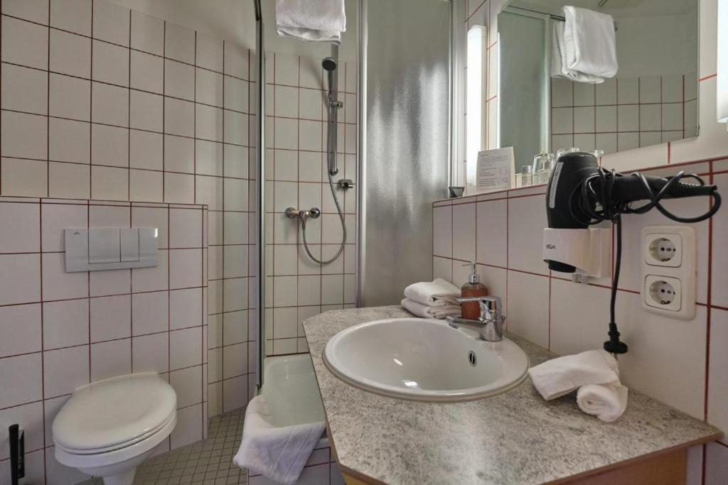 Hotel Roter Hahn Regensburg Exterior photo